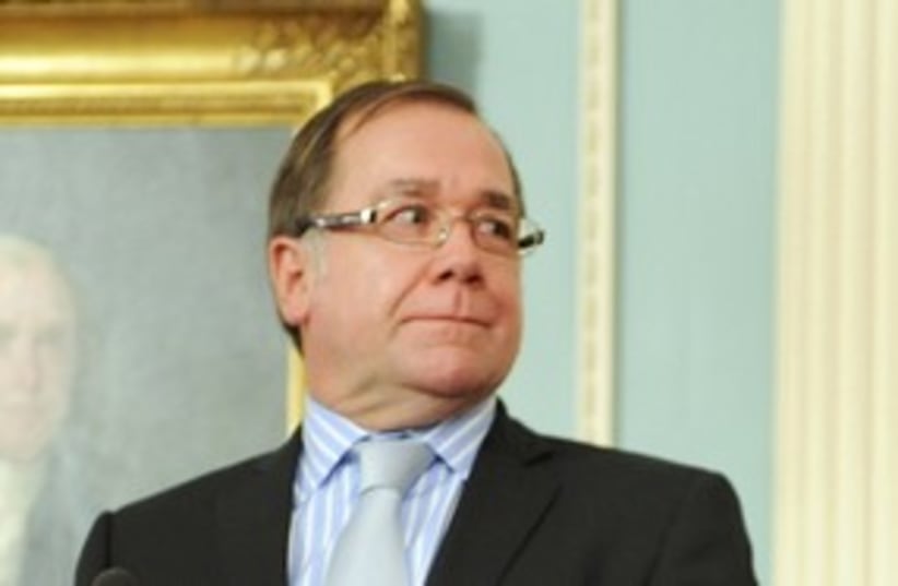 New Zealand's Foreign Minister McCully 311 (R) (photo credit: Jonathan Ernst / Reuters)