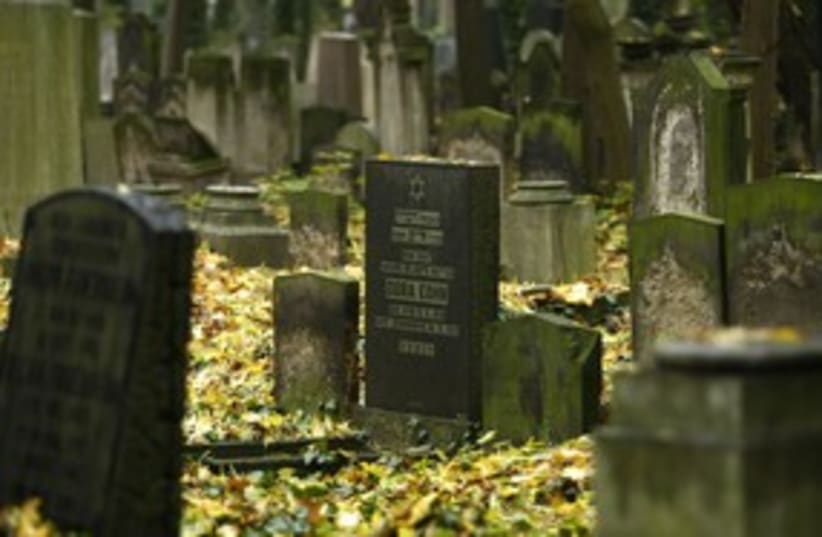 Cemetery (photo credit: Reuters)