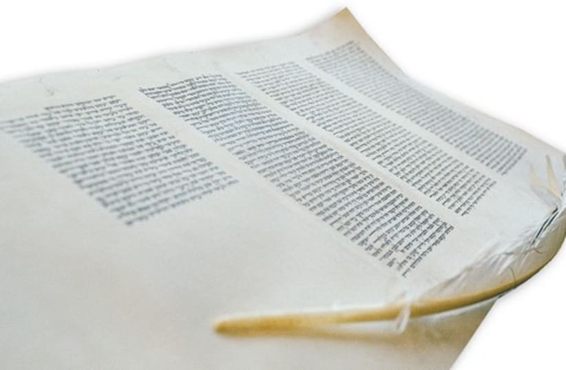 Torah scroll 521 (photo credit: PAUL WIDEN)