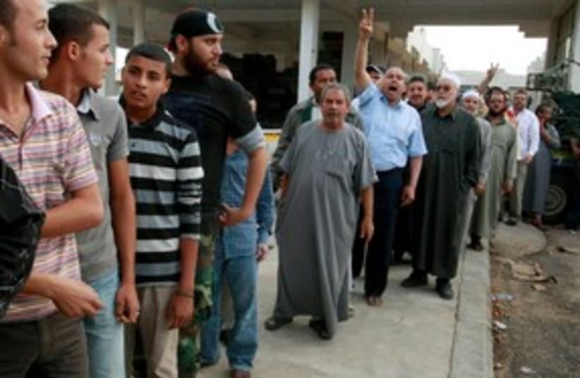 Libyans line up to see Gaddafi 311 (photo credit: REUTERS)