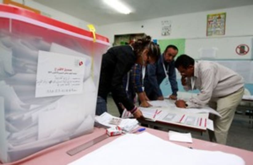 Election workers count ballots in Tunisia 311 (R) (photo credit: REUTERS/Zoubeir Souissi)