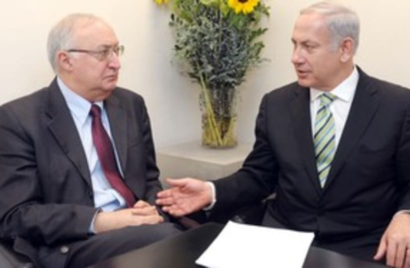 Netanyahu and Trajtenberg 311 (photo credit: Avi Ohion/ GPO)