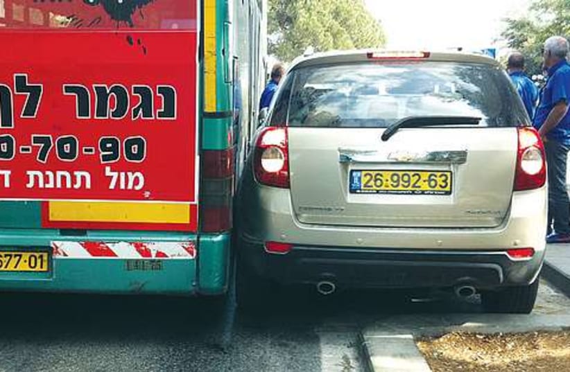 bus and parked vehicle 521 (photo credit: Courtesy)