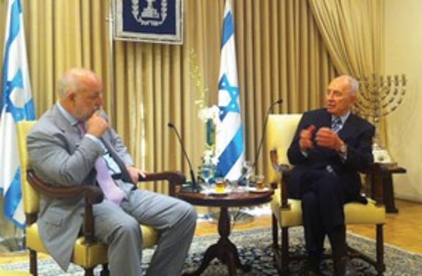Peres and Skolkovo Foundation president Viktor Vekselberg 31 (photo credit: Courtesy of Skolkovo Foundation)