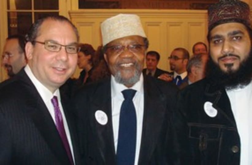 Rabbi Marc Schneier meets with Muslim imams (photo credit: Courtesy of Foundation for Ethnic Understanding)