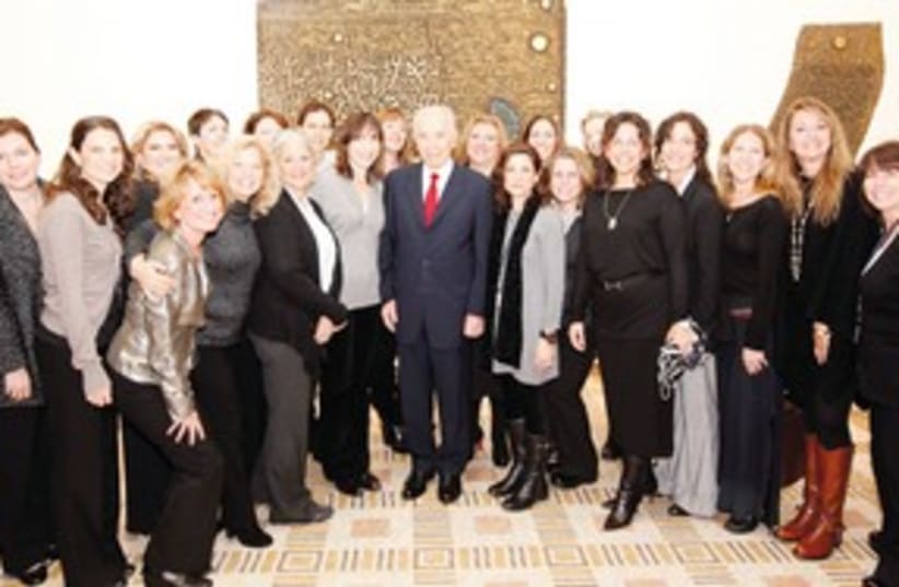 Peres with Hollywood actors 311 **DON'T REPUBLISH ** (photo credit: Miriam Ulster/Flash 90)