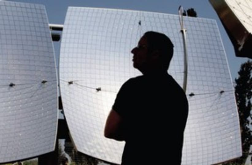 Solar farm in Kibbutz Yavne (2009)_311 (photo credit: REUTERS/Baz Ratner)