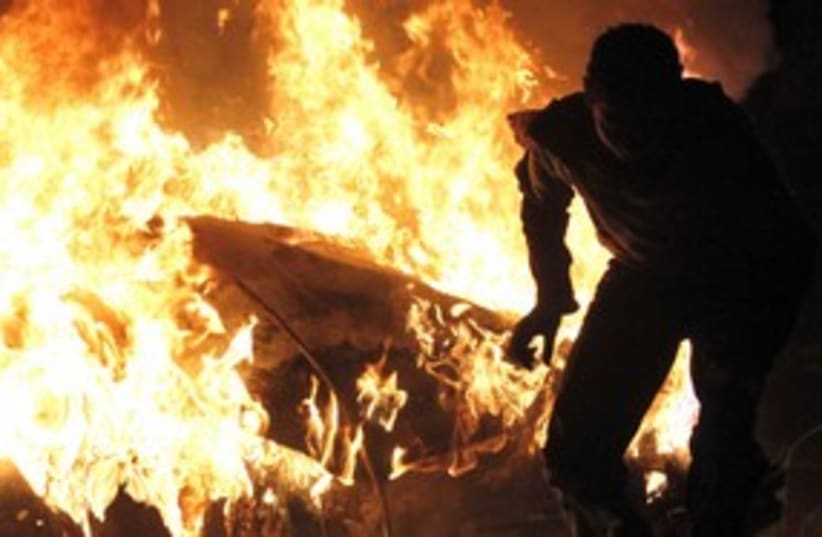 Cairo burns_311 (photo credit: Reuters)