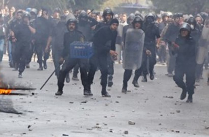 Riot police in Cairo Egypt 311 (R) (photo credit: REUTERS/Goran Tomasevic)