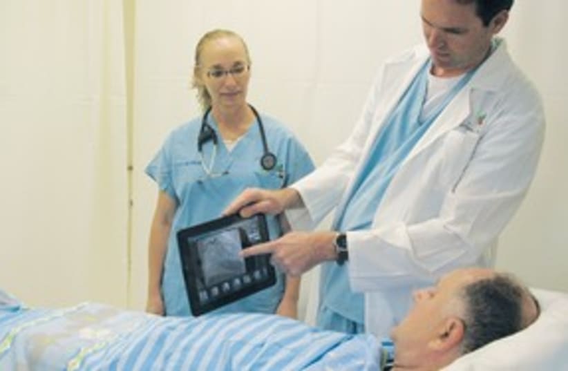 iPad angioplasty app 311 (photo credit: Rabin Medical Center)