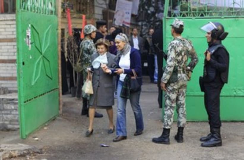Egyptians voting 311 R (photo credit: REUTERS/Ahmed Jadallah)