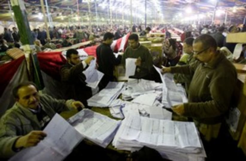 Egyptian election workers count ballots 311 (R) (photo credit: REUTERS/Mohamed Abd El-Ghany)