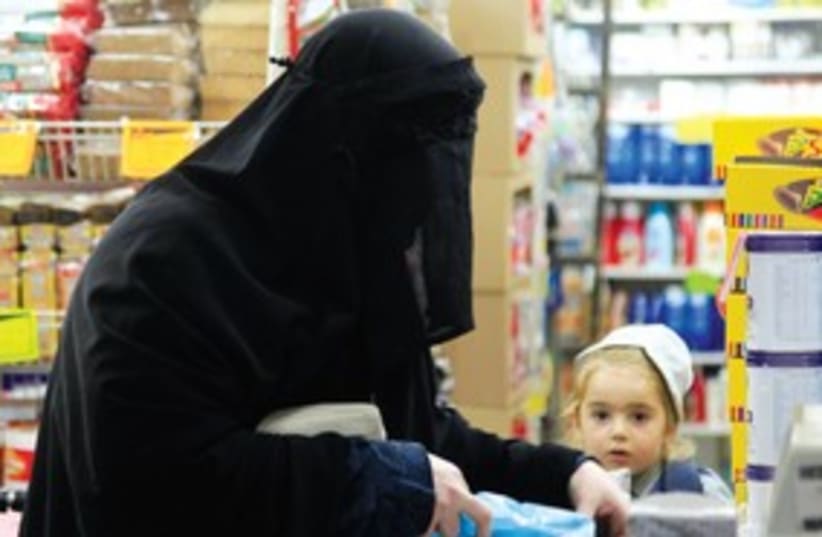 Jewish woman burka 311 (photo credit: Marc Israel Sellem)