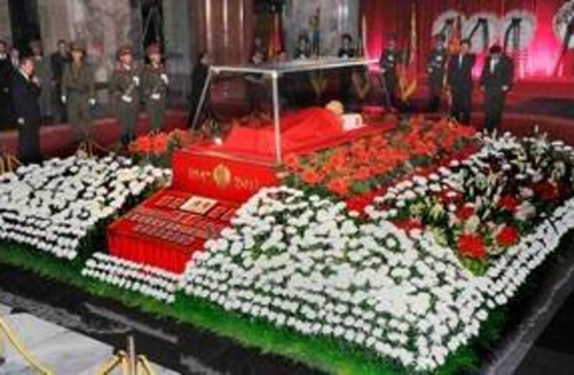 The body Kim Jong-il lies in state in Pyongyang 311 (R) (photo credit: REUTERS/Kyodo)