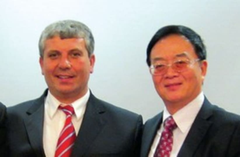 HUANGENG PAN with Shalom Simchon 311 (photo credit: Courtesy)