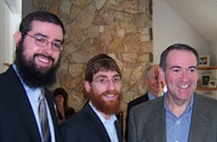 Huckabee chabad 224.88 (photo credit: Yeshiva World / JTA)