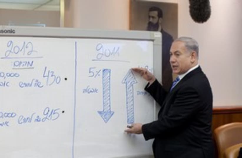Netanyahu at cabinet meeting 311 (photo credit: Emile Solomon / Pool / Haaretz)