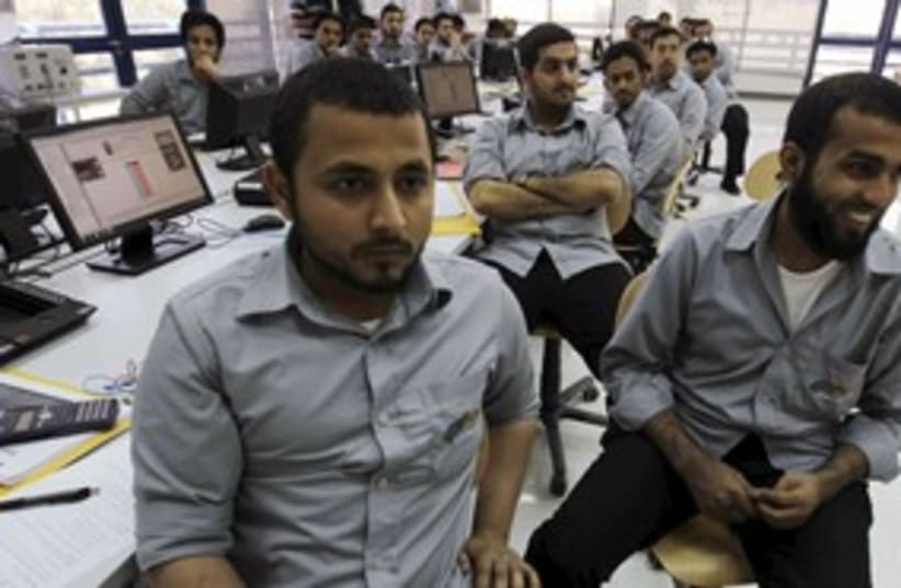 Saudi Arabian engineers_311 (photo credit: Fahad Shaheed/Reuters)