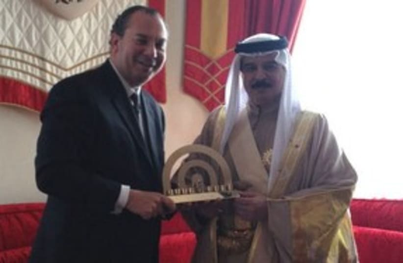 Rabbi Marc Schneier and King Hamad of Bahrain 311 (photo credit: WJC)