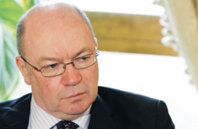UK Minister for Mideast, N. Africa Alistair Burt 311 (R) (photo credit: REUTERS)