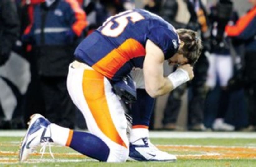 Tim Tebow 311 (photo credit: REUTERS)