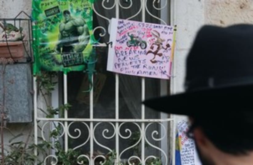 Anti-pervert signs in Nahlaot 311 (photo credit: Marc Israel Sellem/The Jerusalem Post)