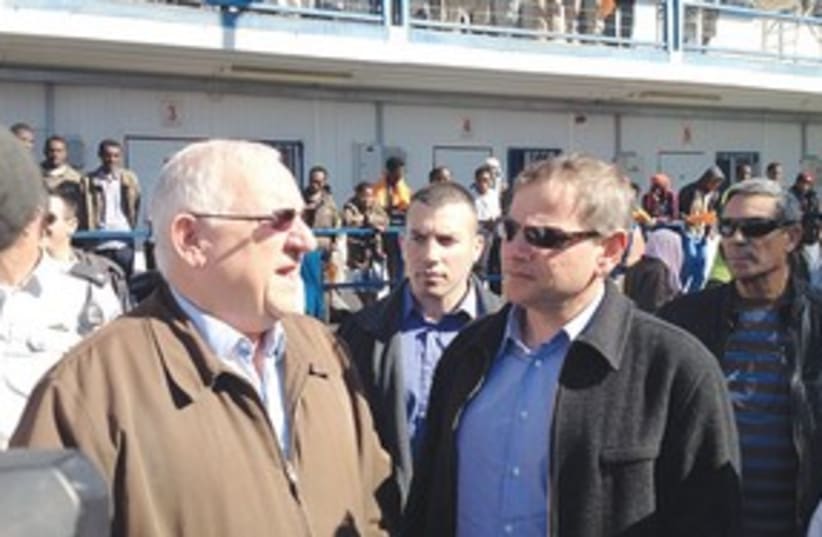 Rivlin, Horowitz visit facility for illegal immigrants 311 (photo credit: Courtesy: Knesset)