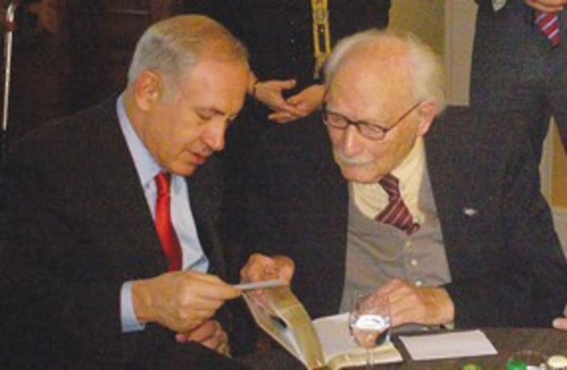 Netanyahu meets with Johan Van Hulst 311 (photo credit: Muriel Leeuwin)