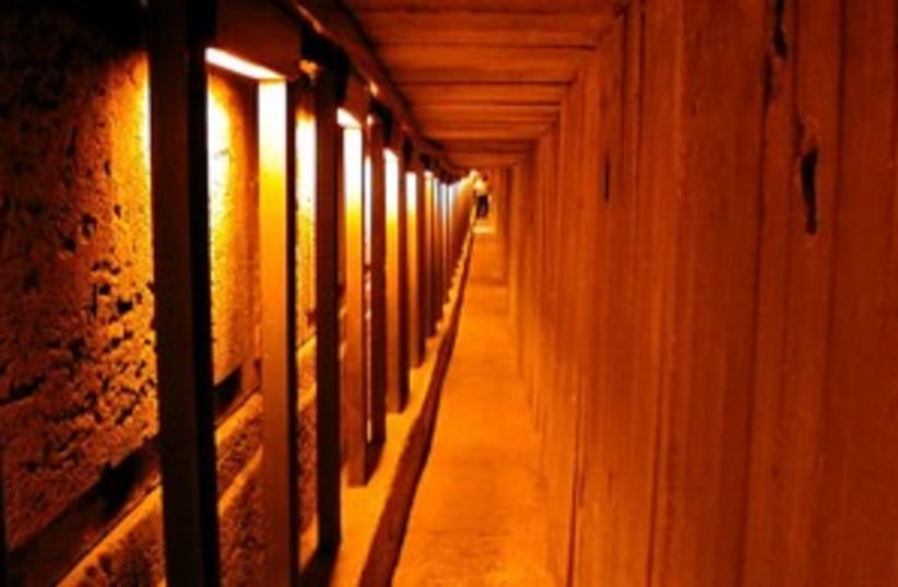 Kotel Tunnels 311 (photo credit: BiblePlaces.com)