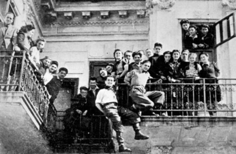 Hehalutz members in Bucharest 1941 521 (photo credit: Courtesy/Beit Hatfutsot)