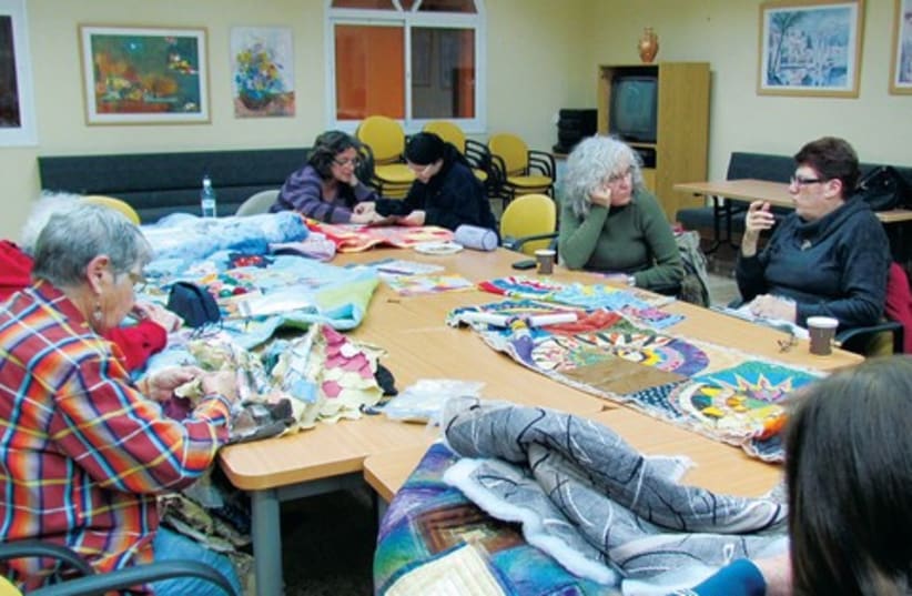 Quilting group 521 (photo credit: DIANA BLETTER)