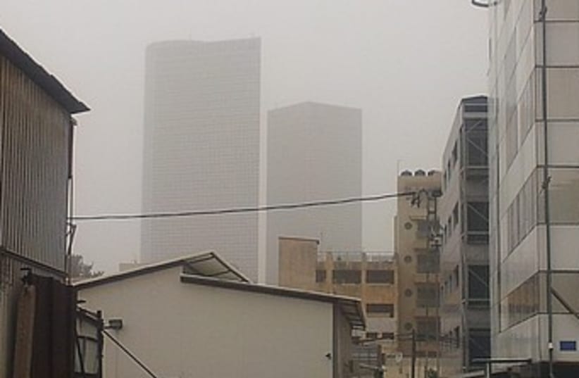 Tel Aviv in Dust Storm_390 (photo credit: Elana Kirsh)