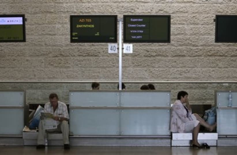 Strike at Ben Gurion Airport 390 (photo credit: REUTERS)