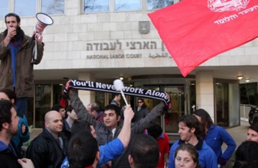 Demonstration in front of Labor Court 390 (photo credit: Marc Israel Sellem)