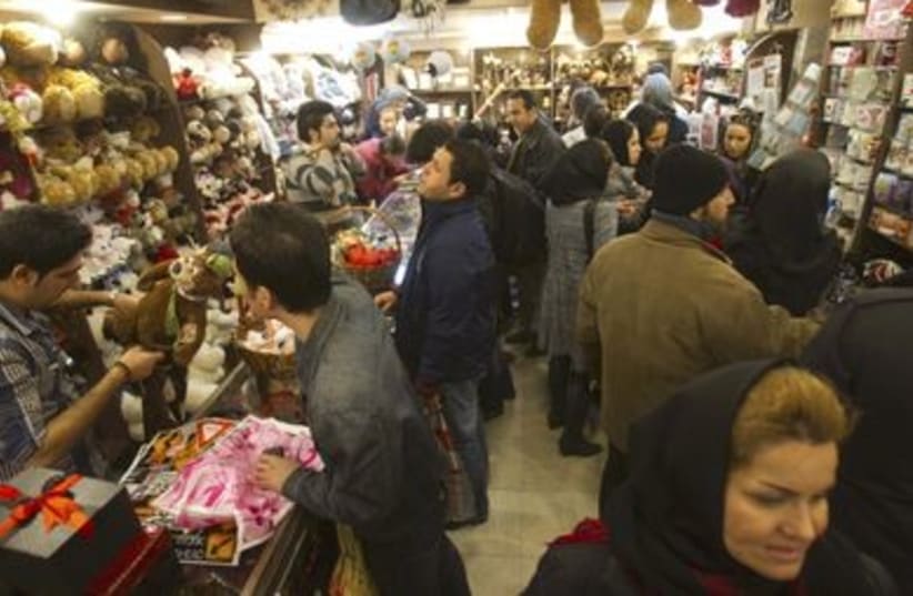 Valentine's gift shopping in Tehran (photo credit: REUTERS/Raheb Homavandi)