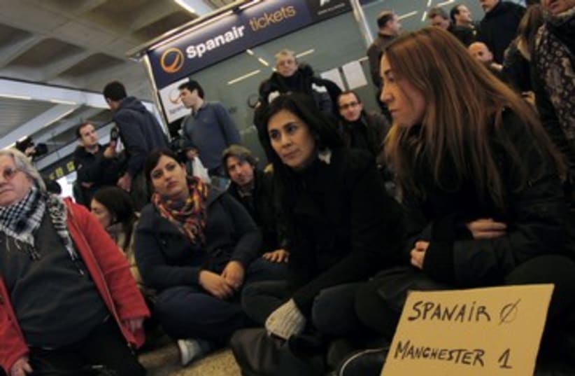 Spanair workers protest in front of ticket counter 390 R (photo credit: REUTERS)