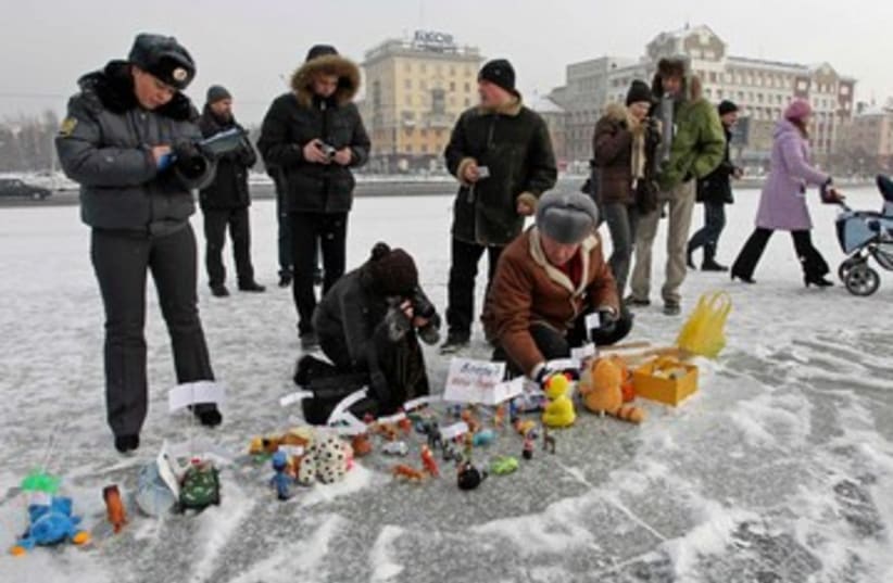 Russian toy protest 390 (photo credit: REUTERS)