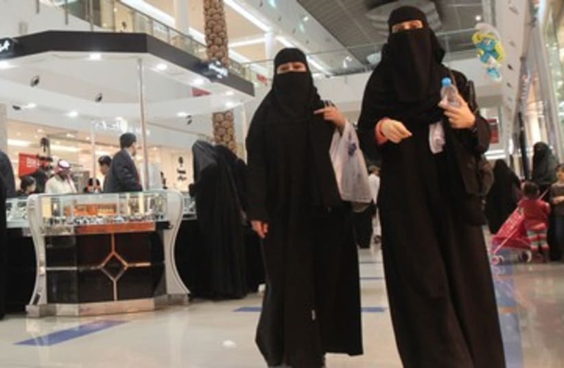 Saudi women shop at Al-Hayatt mall in Riyadh 390 (photo credit: REUTERS)