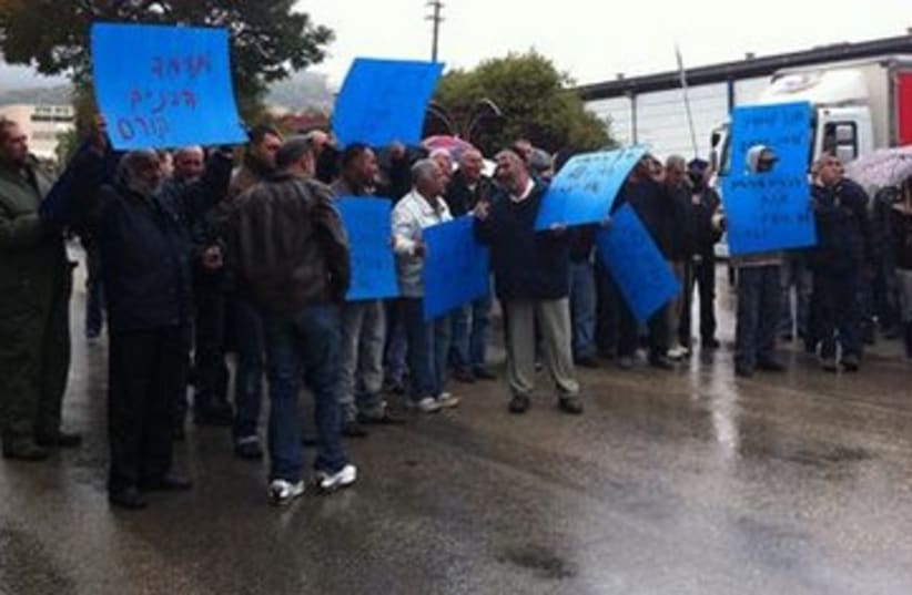 protesting workers at Pri Hagalil factory_390 (photo credit: Channel 10 )
