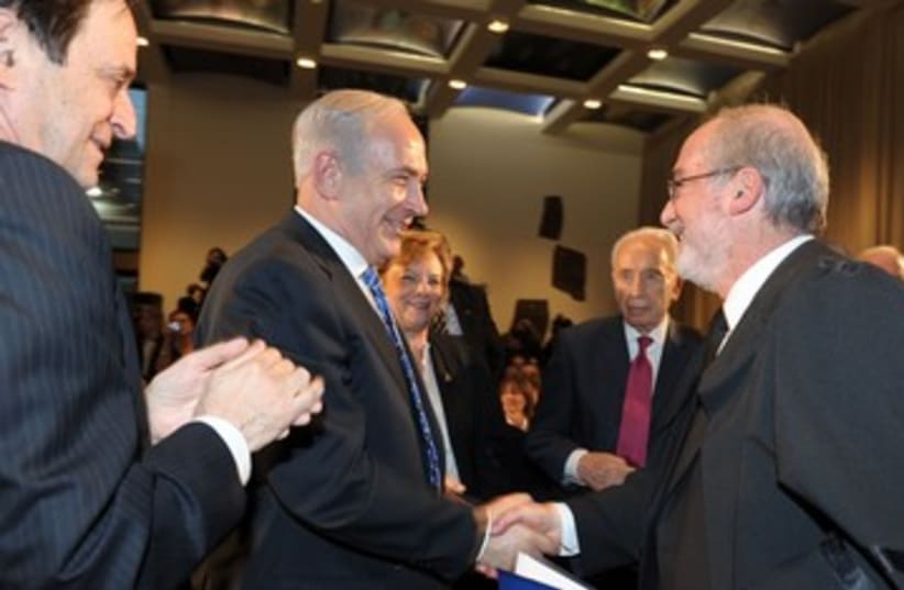 Grunis and Netanyahu 390 (photo credit: Moshe Milner/GPO)