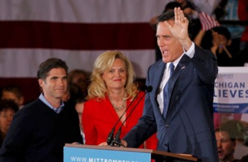 Mitt Romney waves 390 (photo credit: REUTERS/Mark Blinch)