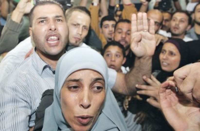 AHLAM TAMIMI greeted by relatives in Jordan 390 R (photo credit: Muhammed Hamed/Reuters)