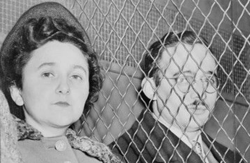 Julius and Ethel Rosenberg leave courthouse 390 (photo credit: Library of Congress Prints and Photographs Divisio)