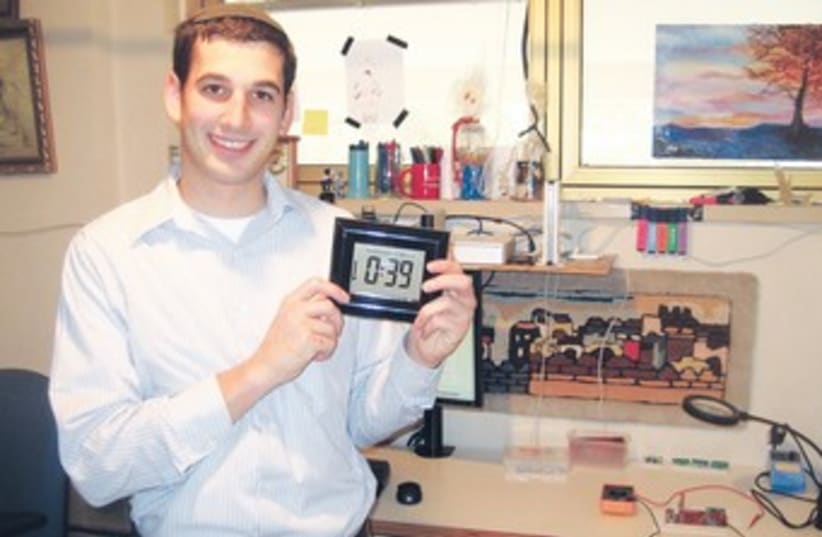 Shlomo Friedman presents Shabbat elevator tracker 370 (photo credit: BeeOnTime)