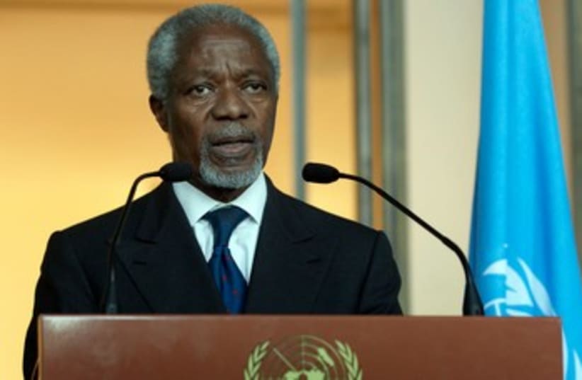 Annan gives a statement after his address to UNSC 370 (photo credit: reu)