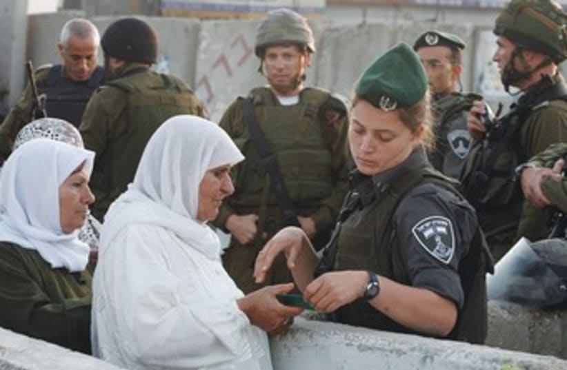 Palestinian women at the Kalandiya checkpoint 370 (R) (photo credit: Reuters)