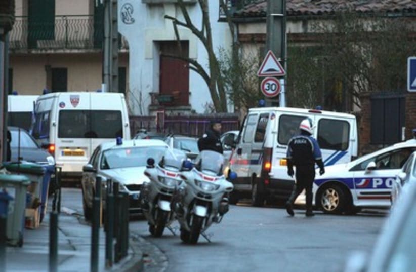 Police at the scene of Toulouse suspect shootout 390 EMBED R (photo credit: REUTERS/Pascal Parrot)