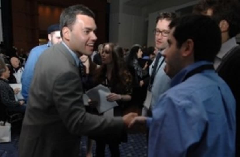 Peter Beinart meets students at J Street conference 370 (photo credit: J Street)