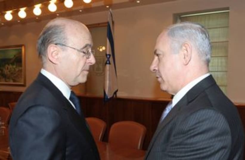Binyamin Netanyahu with French FM Alain Juppe 390 (photo credit: Amos Ben Gershom/GPO)