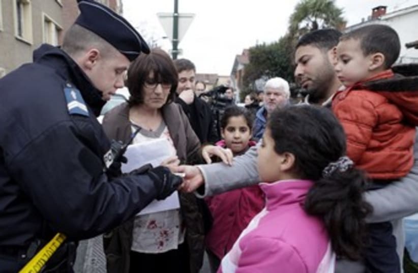 Police check identity papers of Toulouse residents 370 R (photo credit: REUTERS)